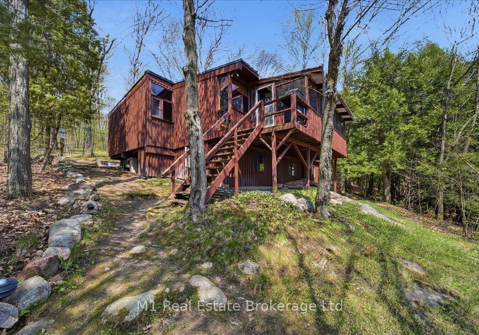 115-blackstone-lake-water-the-archipelago-ontario-x13648140