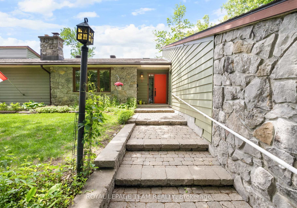 4-leeward-street-ottawa-ontario-x13648610