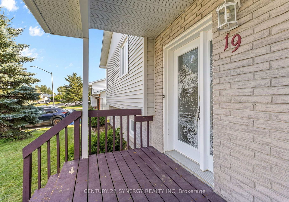 19-promenade-boulevard-russell-ontario-x13648628