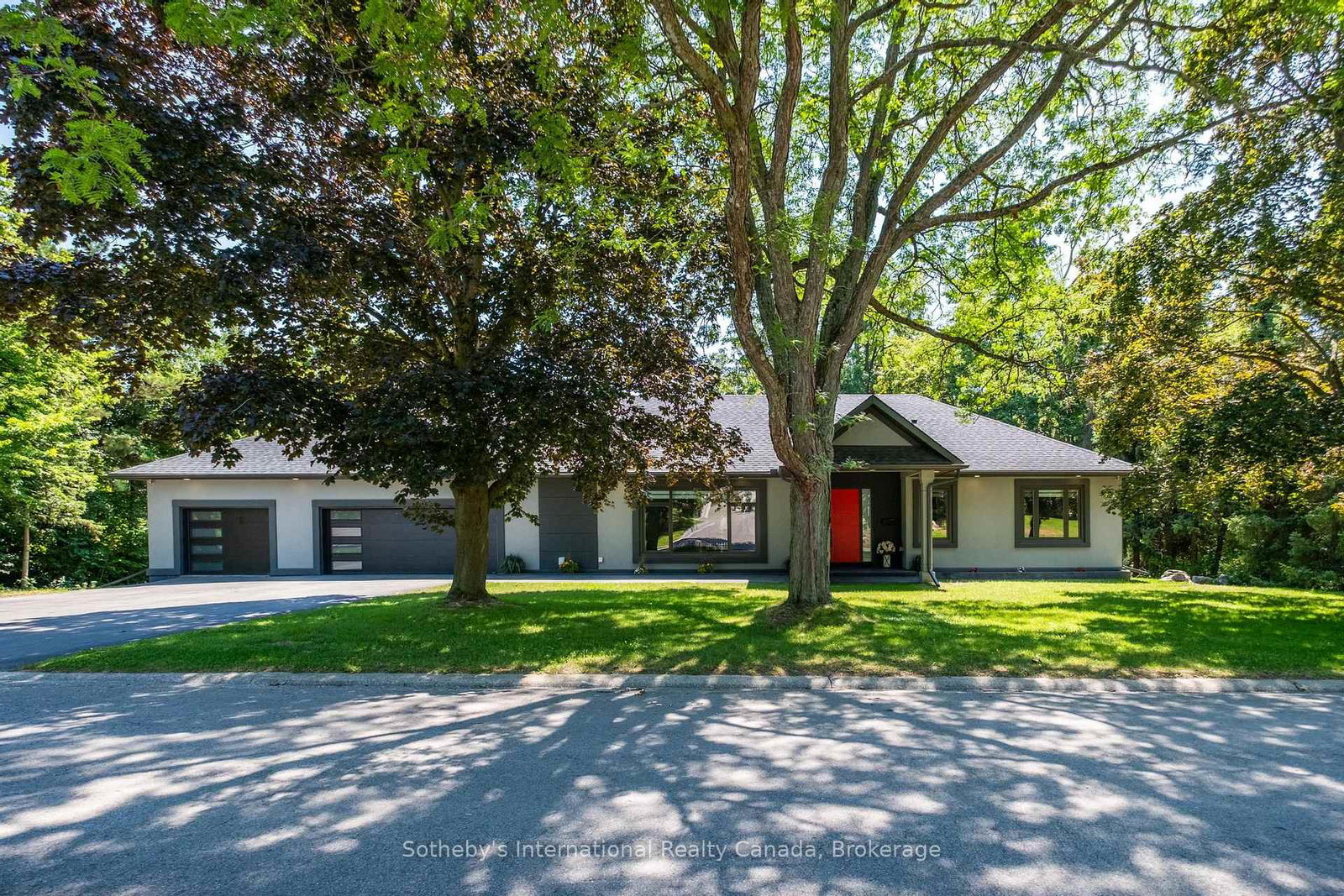 1-gaywood-gardens-brantford-ontario-x13648974