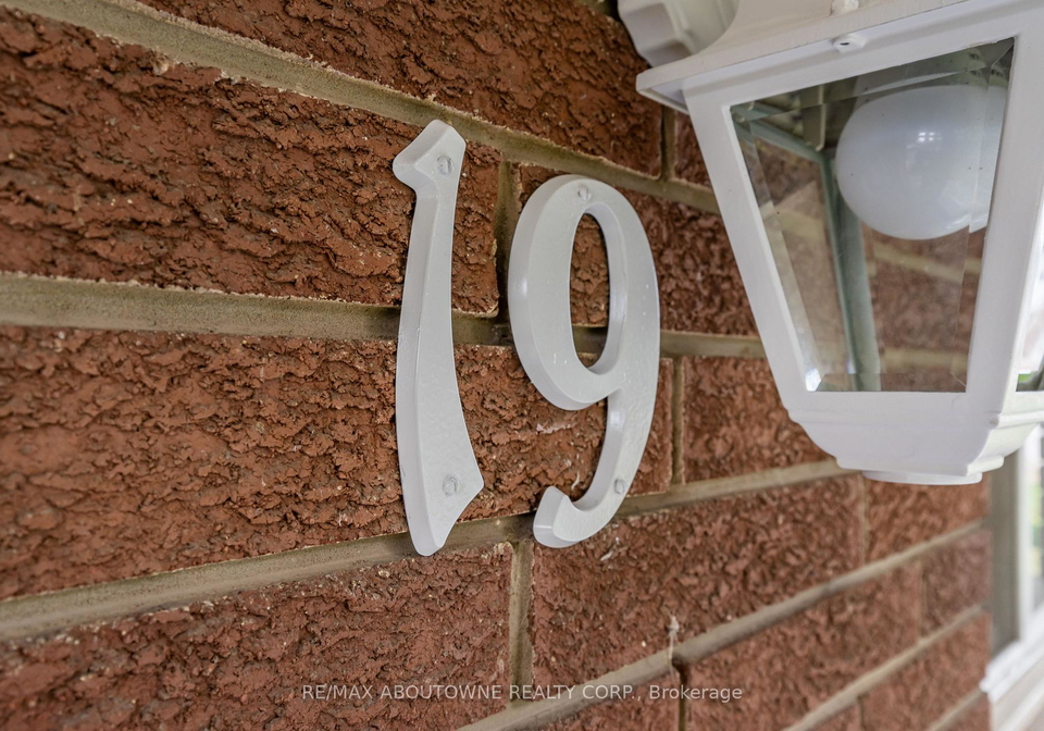 19-friars-court-st-catharines-ontario-x13649424