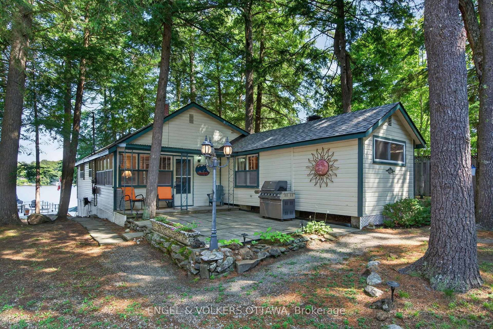942-dunn-rovin-lane-leeds-and-the-thousand-islands-ontario-x13649562