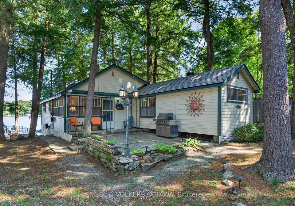 942-dunn-rovin-lane-leeds-and-the-thousand-islands-ontario-x13649562