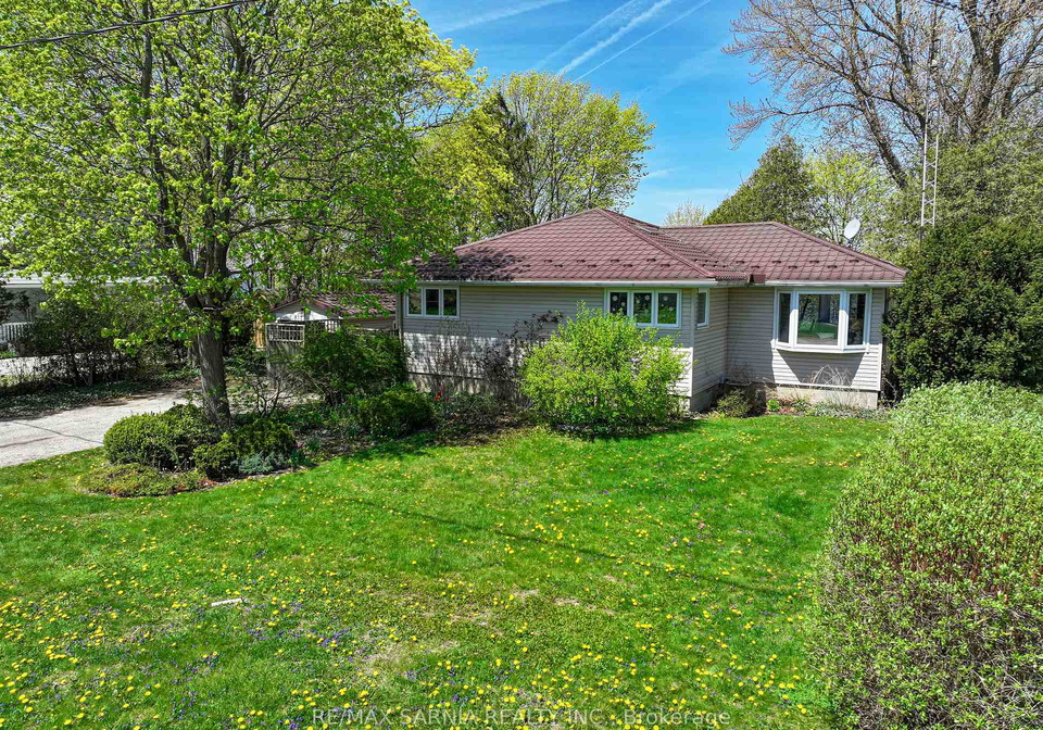 4660-lakeside-street-plympton-wyoming-ontario-x13649672