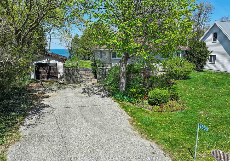 4660-lakeside-street-plympton-wyoming-ontario-x13649672