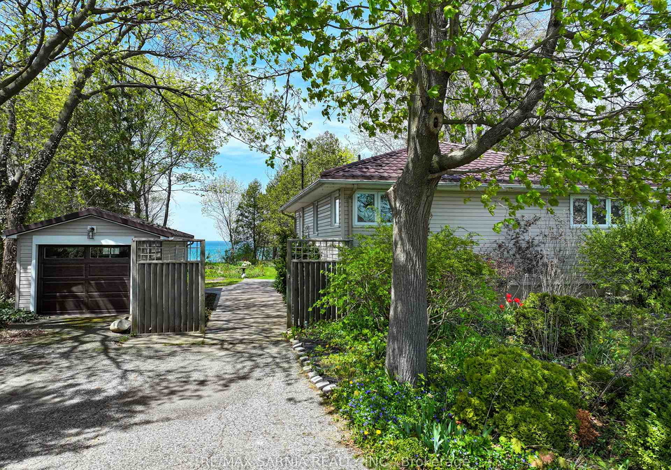 4660-lakeside-street-plympton-wyoming-ontario-x13649672