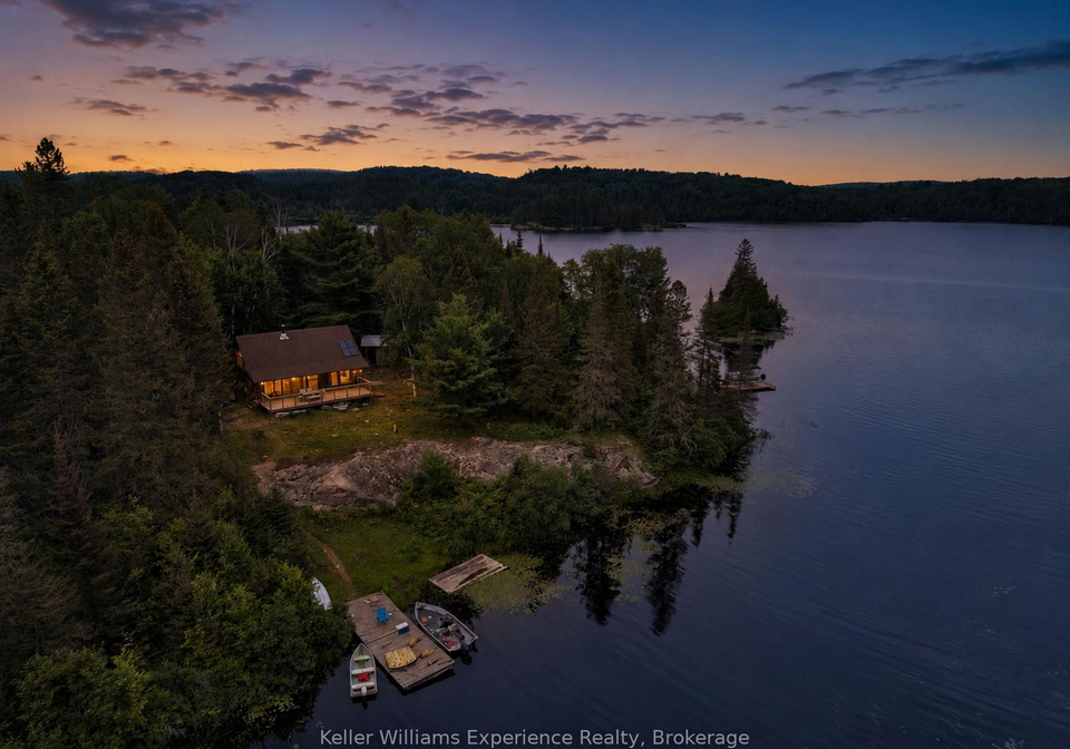 9000-galeairy-lake-south-algonquin-ontario-x13649750