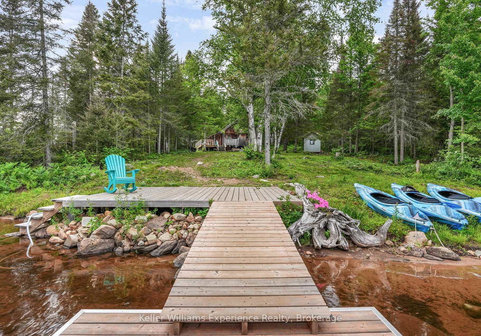 9000-galeairy-lake-south-algonquin-ontario-x13649750