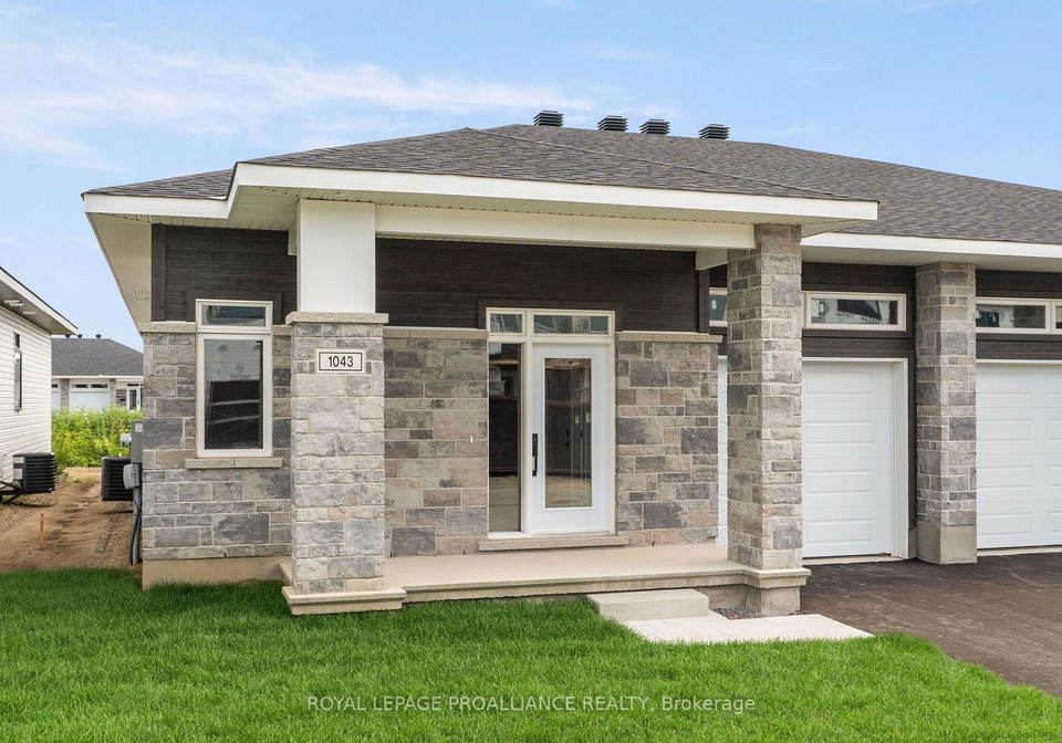 1043-moore-street-brockville-ontario-x13649980