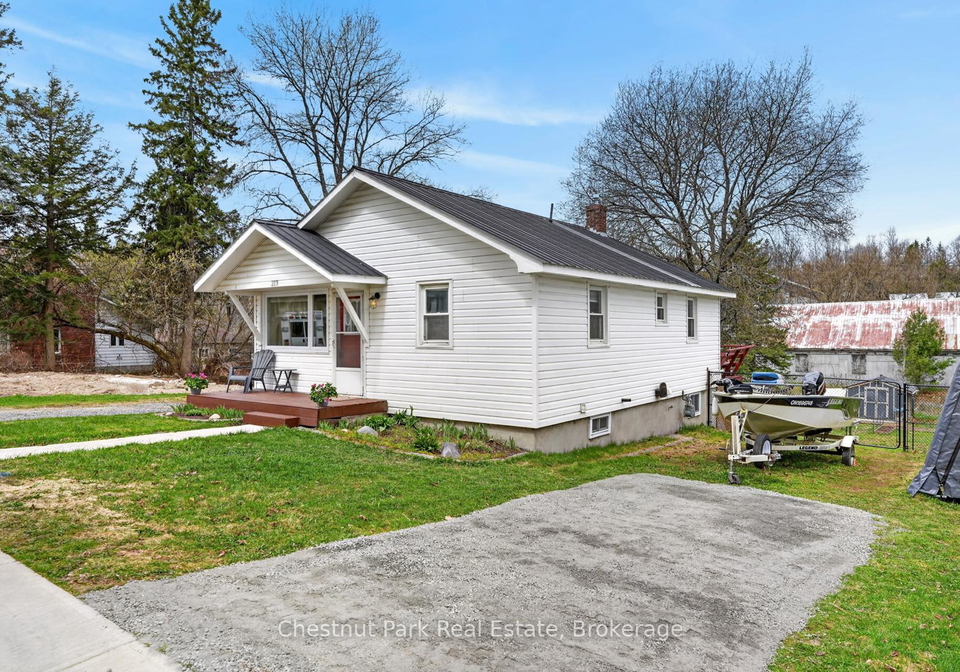 213-yonge-street-burks-falls-ontario-x13650010
