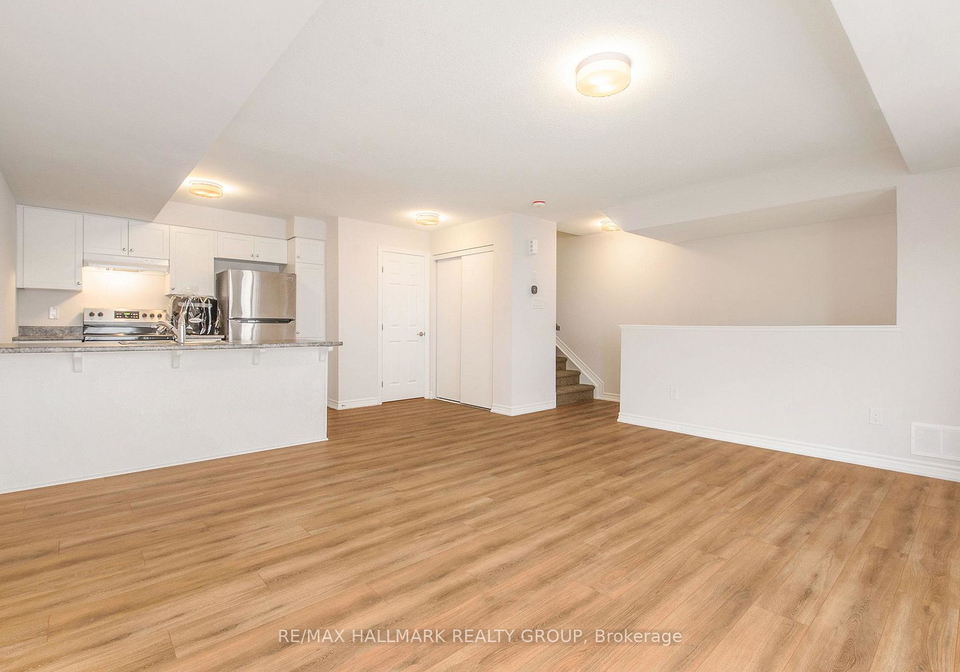 284-zenith-private-ottawa-ontario-x13650304