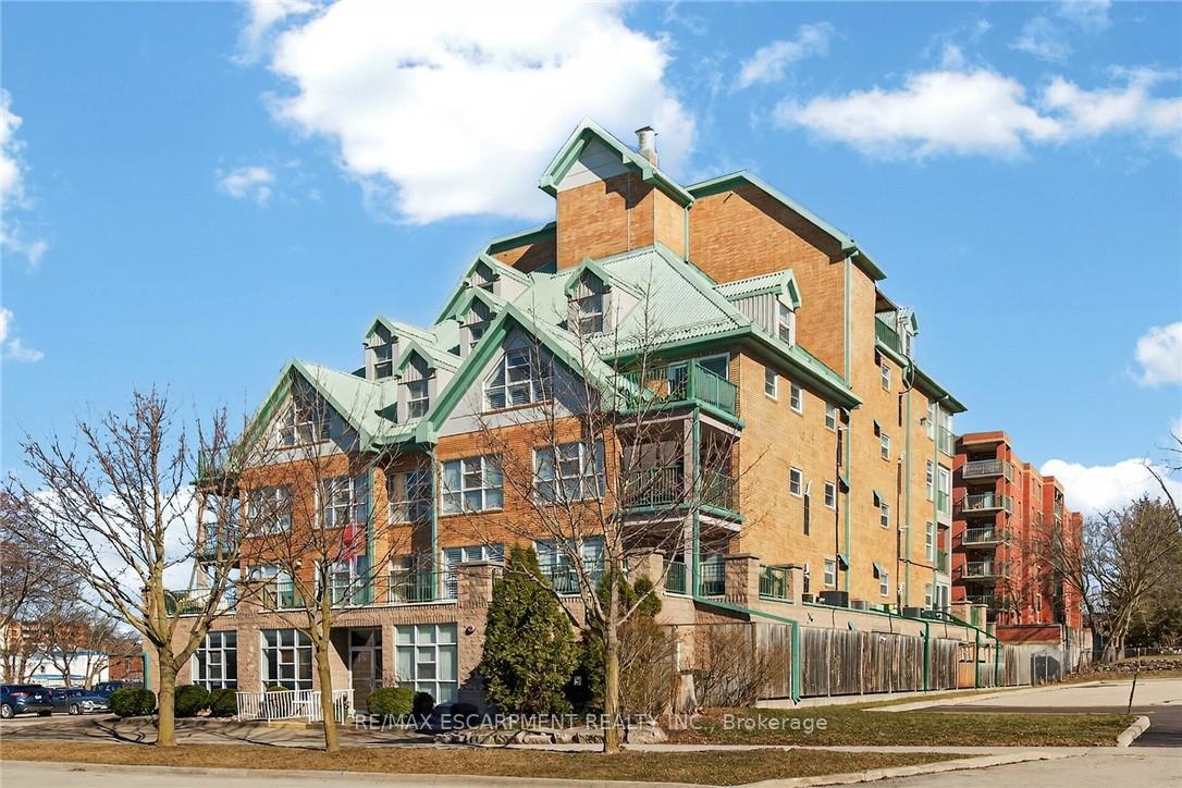 19-lake-avenue-s-hamilton-ontario-x13650752