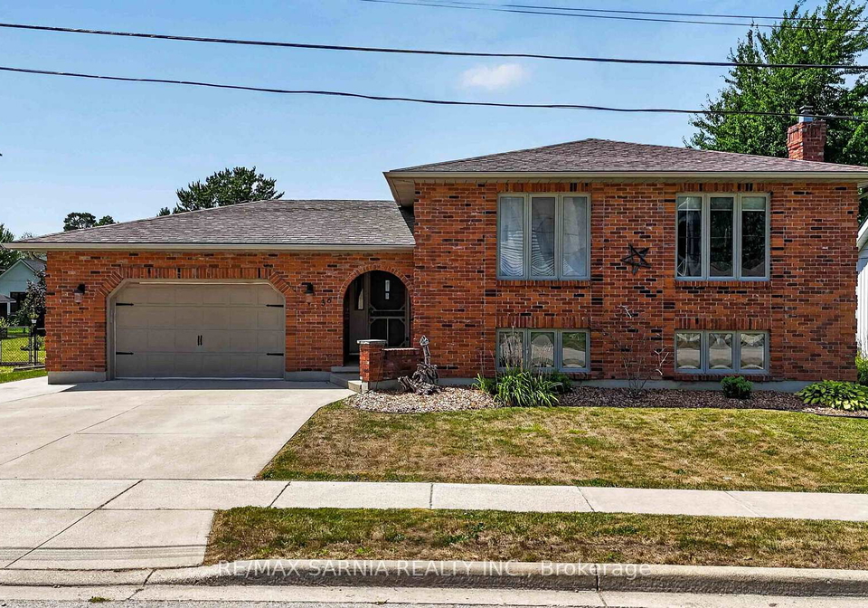 36-union-street-lambton-shores-ontario-x13650820