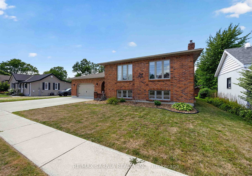 36-union-street-lambton-shores-ontario-x13650820