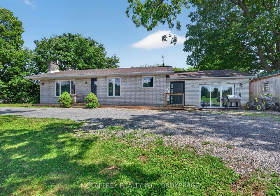 1692-sharpe-road-loyalist-ontario-x13651052