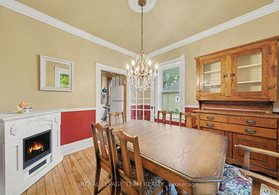 18-moffat-street-north-dundas-ontario-x13651556