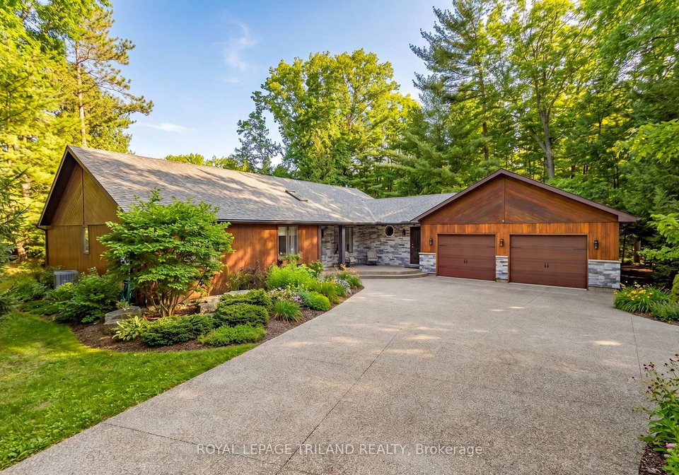 10498-pinetree-drive-lambton-shores-ontario-x13652516