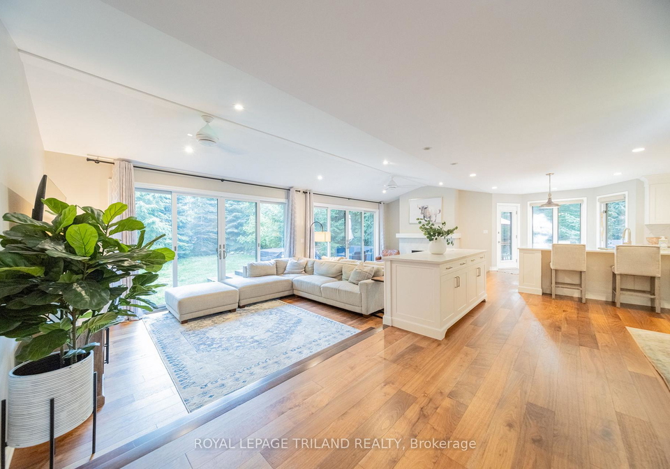 10498-pinetree-drive-lambton-shores-ontario-x13652516
