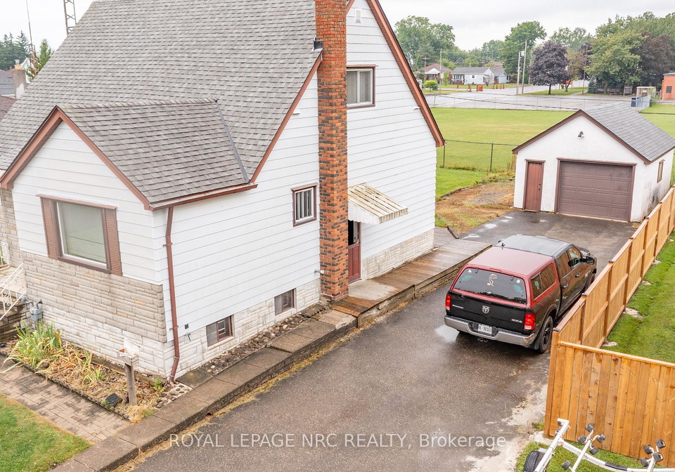 215-knoll-street-port-colborne-ontario-x13654416