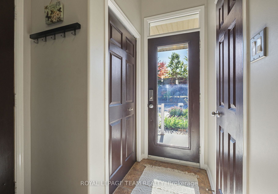 215-parkrose-private-ottawa-ontario-x13654922