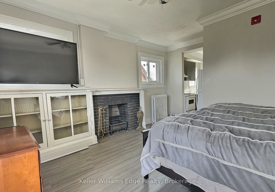 8-tisdale-street-s-hamilton-ontario-x13655950