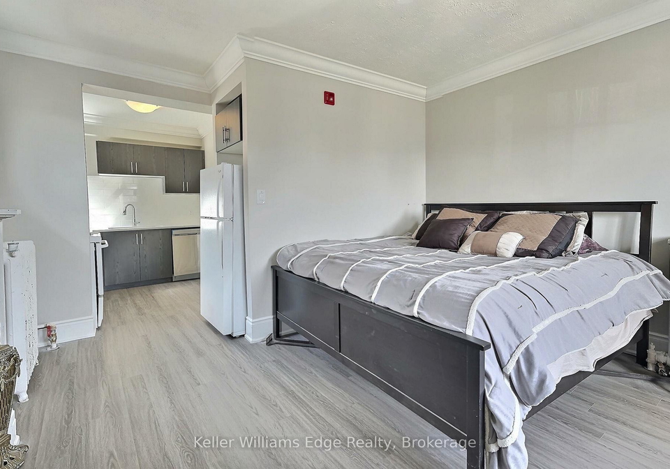 8-tisdale-street-s-hamilton-ontario-x13655950