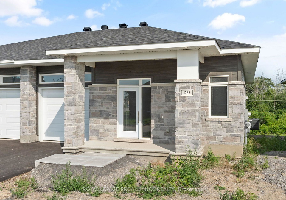 1086-moore-street-brockville-ontario-x13656132