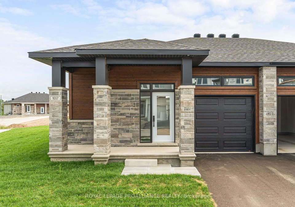 1057-moore-street-brockville-ontario-x13656136