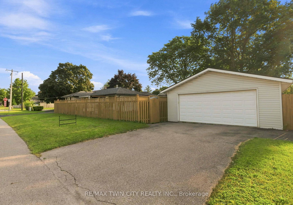 46-fairview-drive-brantford-ontario-x13656308