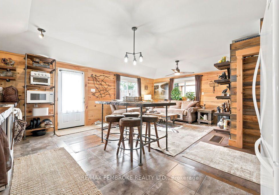 890-lea-street-pembroke-ontario-x13656356