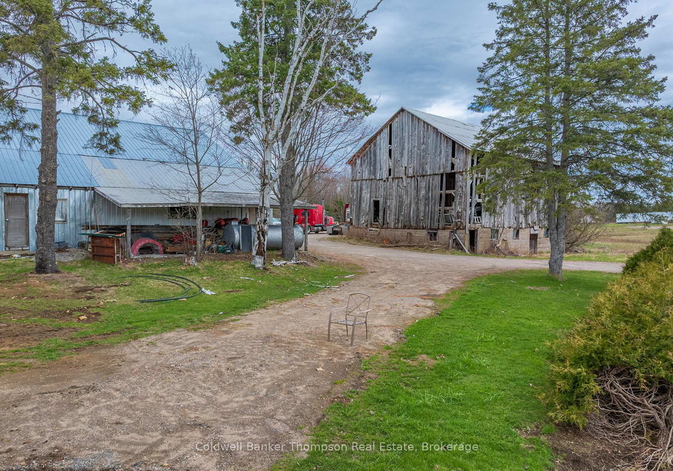 1764-518-highway-w-mcmurrichmonteith-ontario-x13656548