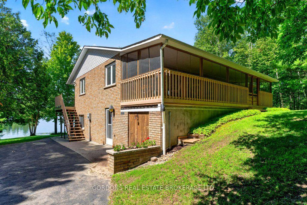 2950-r29-route-rideau-lakes-ontario-x13657304