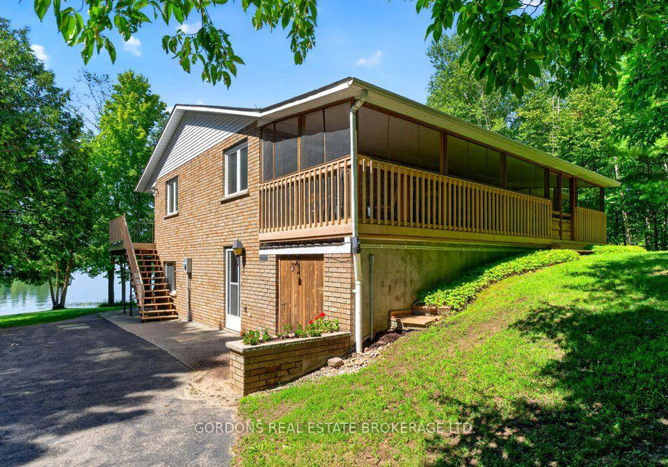 2950-r29-route-rideau-lakes-ontario-x13657304
