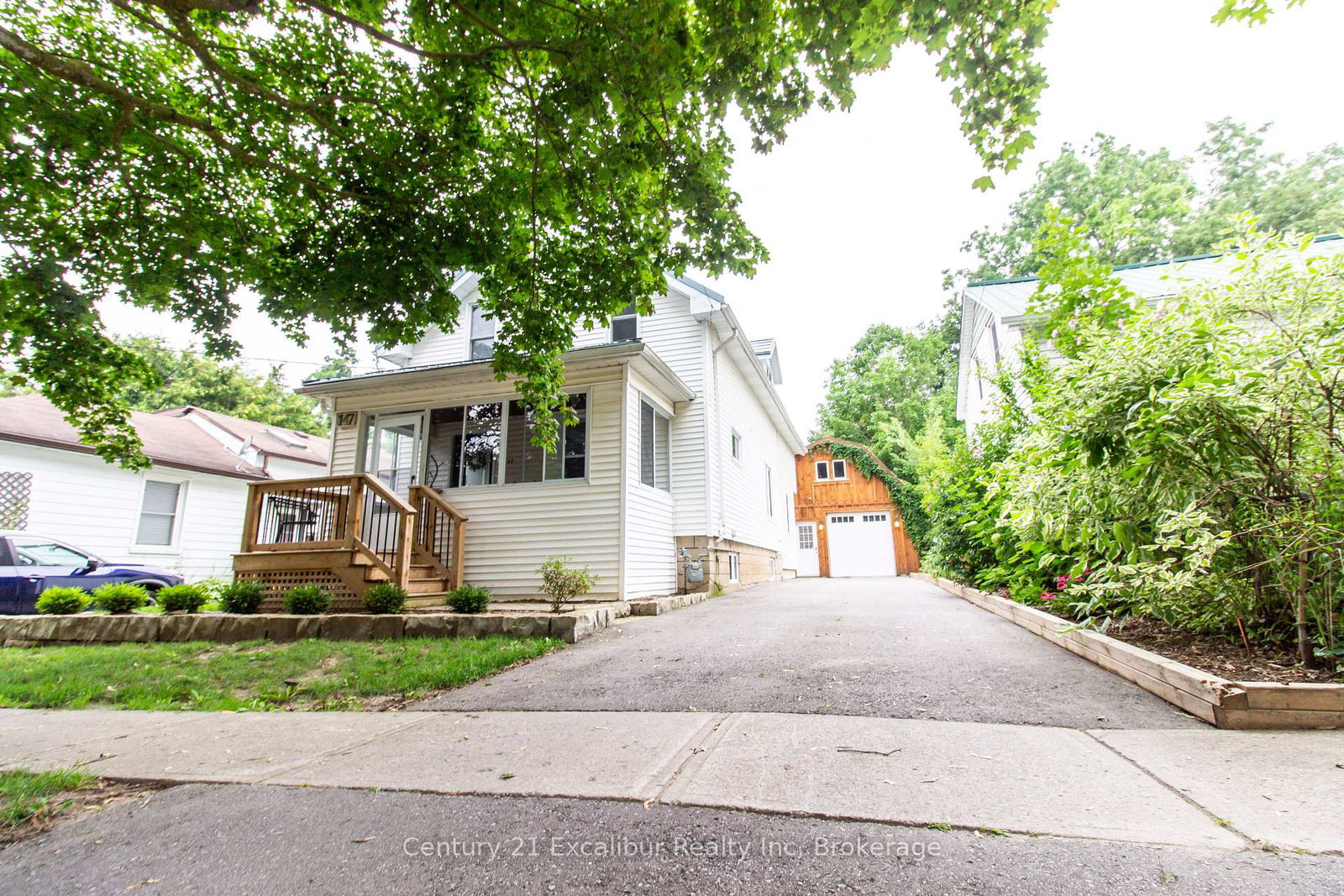 147-st-george-street-e-centre-wellington-ontario-x13657584
