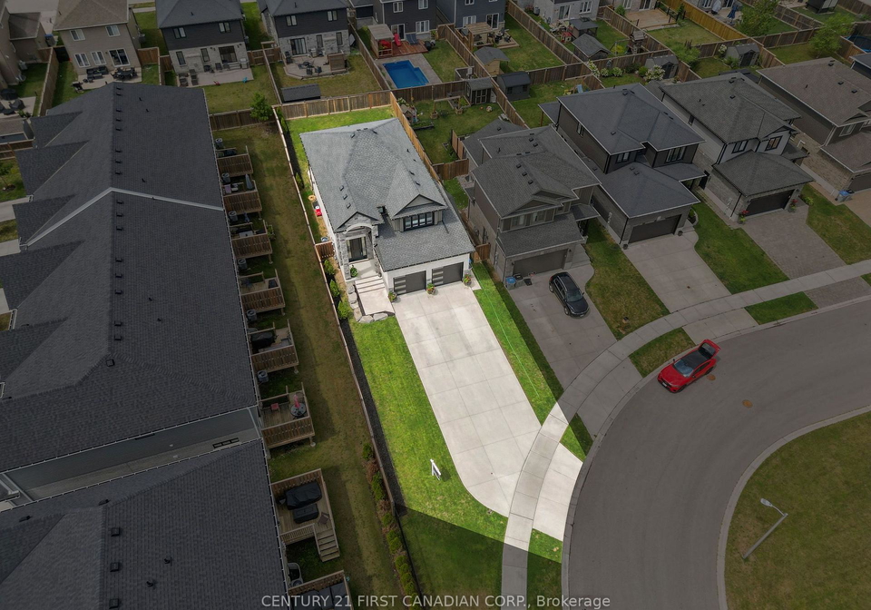 15-nicholson-street-middlesex-centre-ontario-x13658120