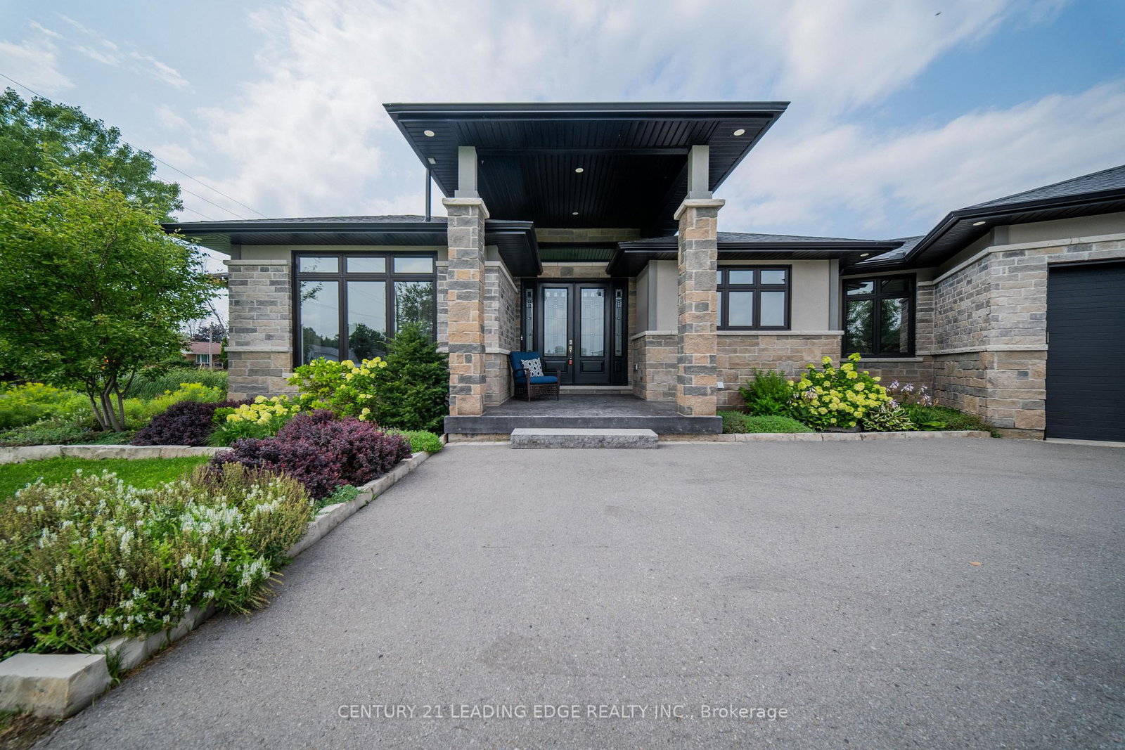 9-leaside-street-prince-edward-county-ontario-x13658276