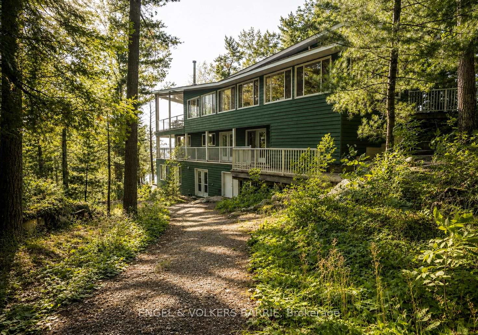 1-wasan-r40-muskoka-lakes-ontario-x13658316