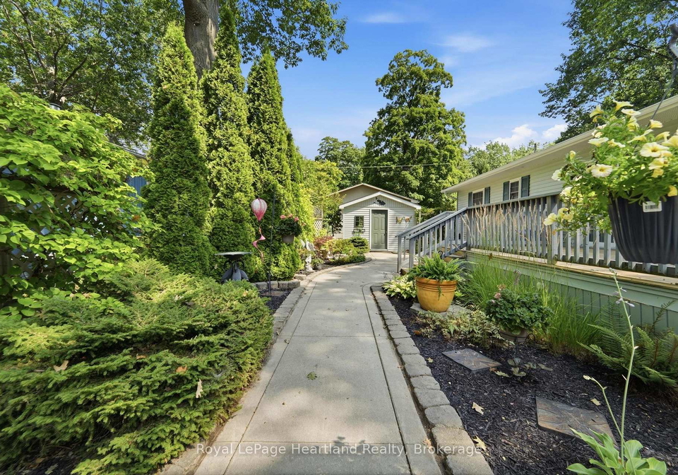 10-huron-lane-ashfield-colborne-wawanosh-ontario-x13658842