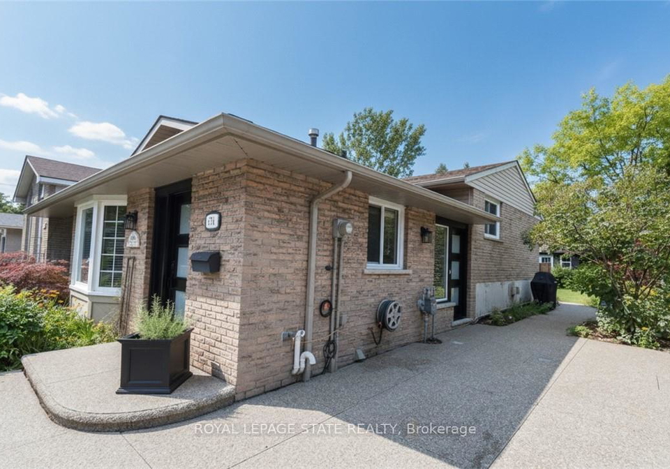 374-brigadoon-drive-hamilton-ontario-x13659218