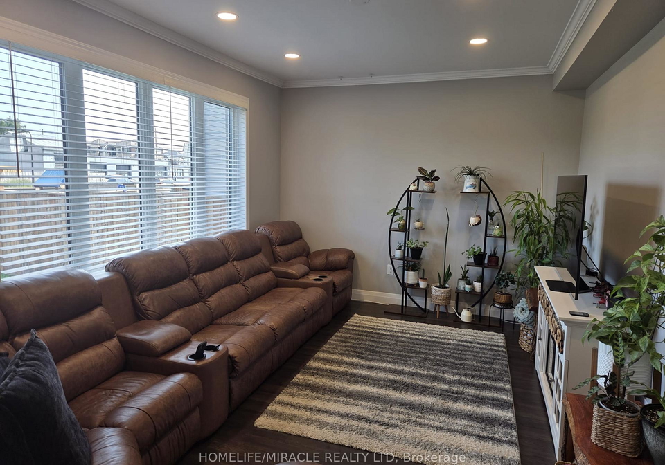 20-esther-crescent-thorold-ontario-x13659480