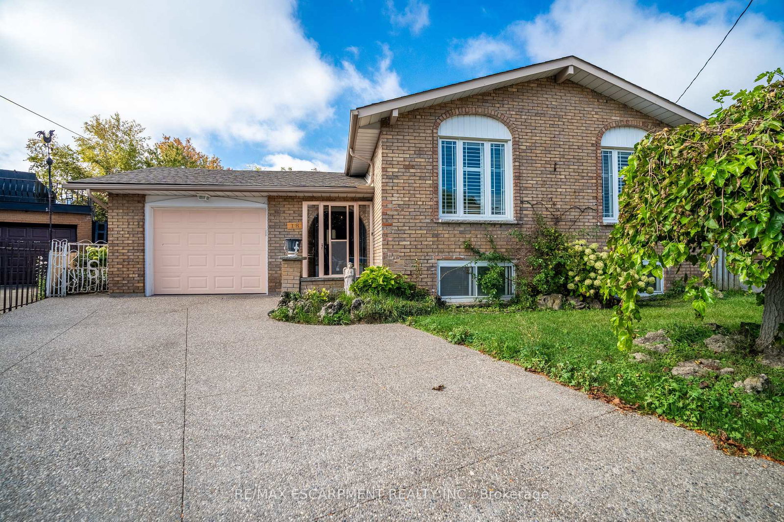 18-villa-court-hamilton-ontario-x13659706