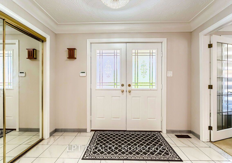 16-vogue-court-hamilton-ontario-x13659852