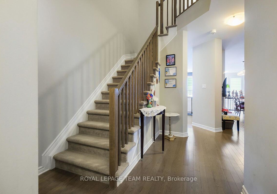 253-fergus-crescent-ottawa-ontario-x13660198