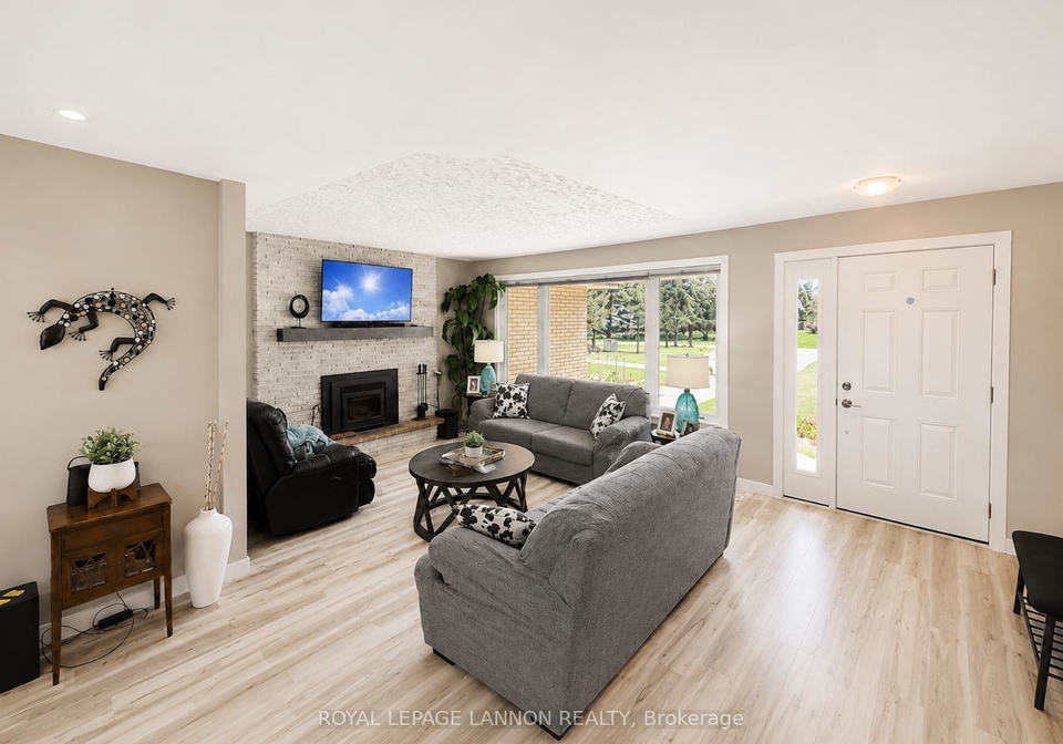 3135-lloyd-street-thunder-bay-ontario-x13661374