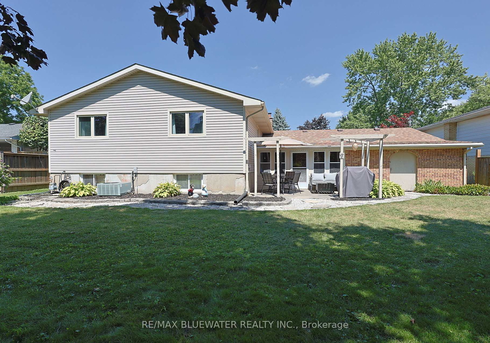 290-anna-street-north-middlesex-ontario-x13664234