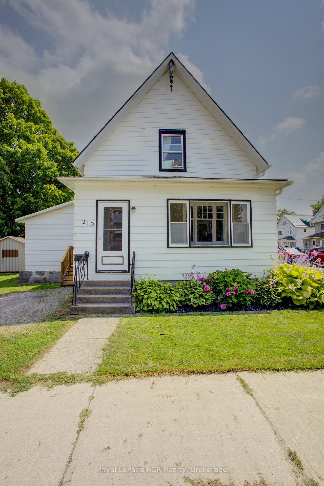 210-n-davidson-avenue-n-north-perth-ontario-x13664486