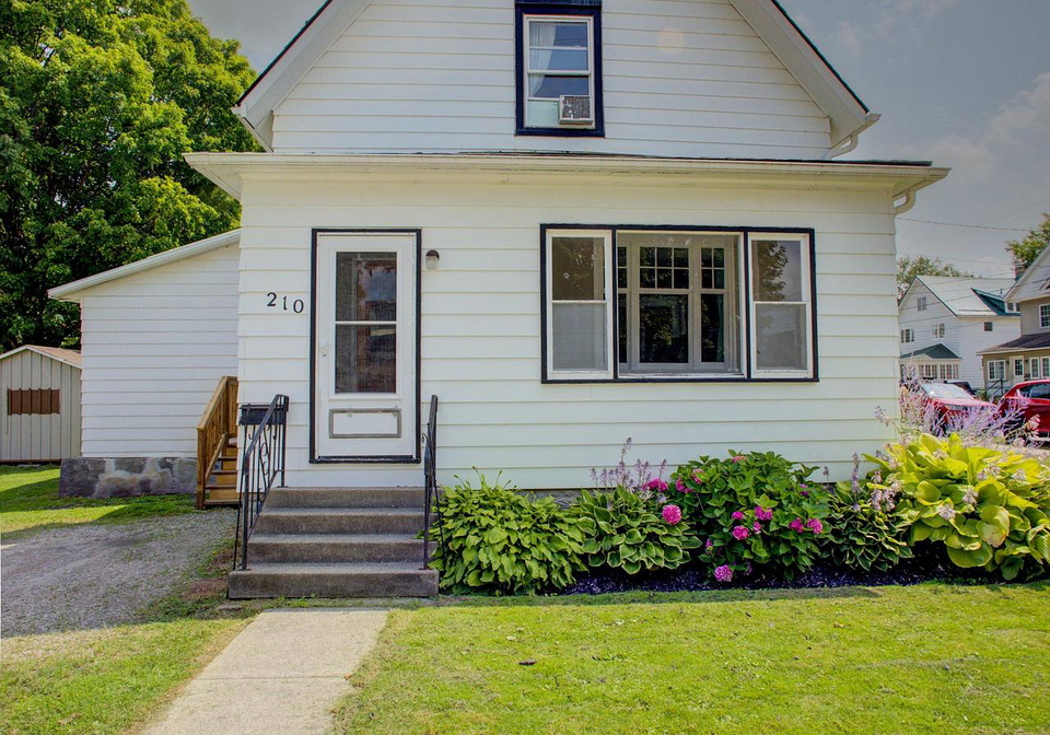 210-n-davidson-avenue-n-north-perth-ontario-x13664486