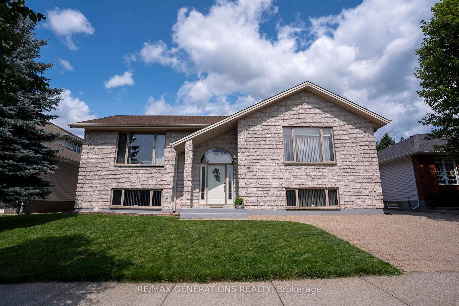 316-fairbrooke-crescent-thunder-bay-ontario-x13666440