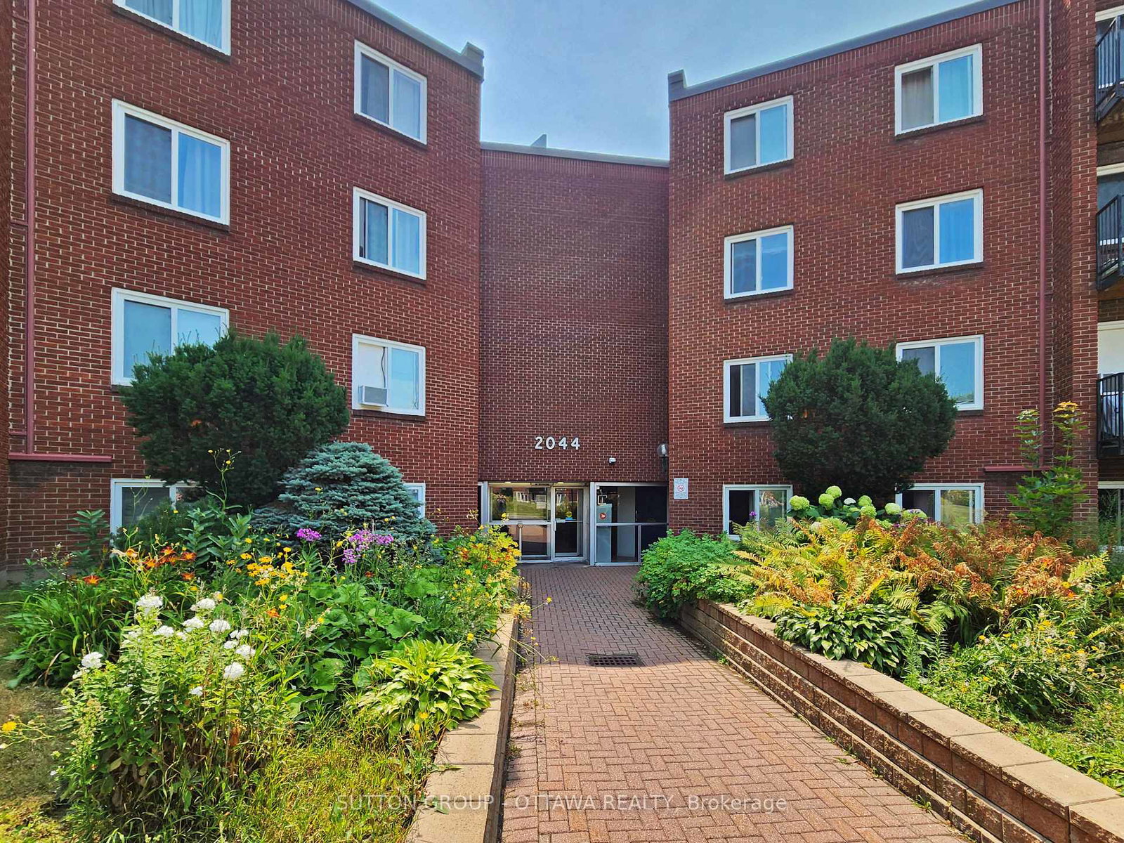 2044-arrowsmith-drive-ottawa-ontario-x13666694