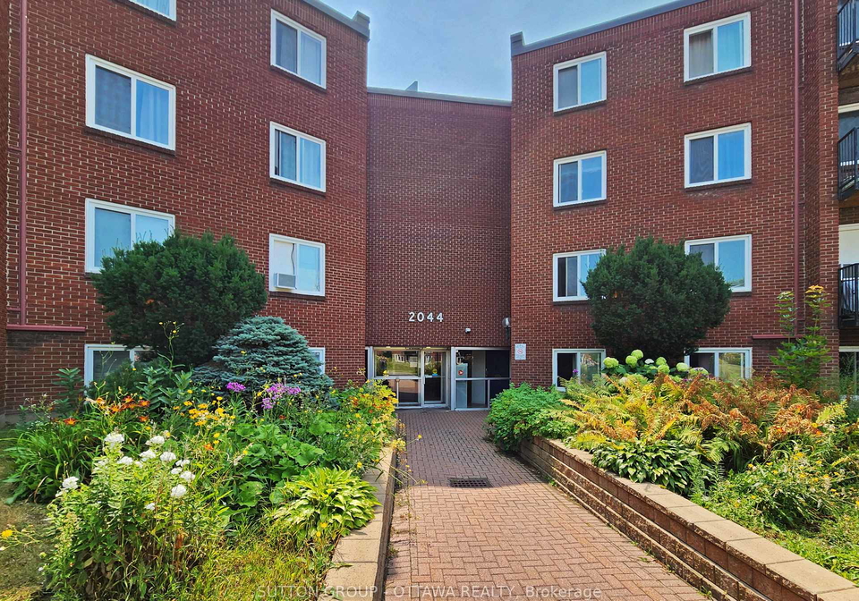 2044-arrowsmith-drive-ottawa-ontario-x13666694